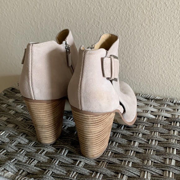 Michael Kors heeled booties - Picture 2 of 9